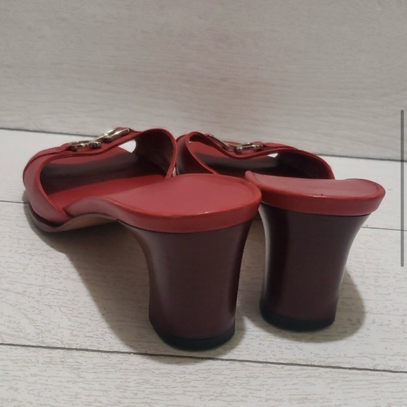 Ferragamo 7C red low heel open toe sandals mules - Picture 6 of 7